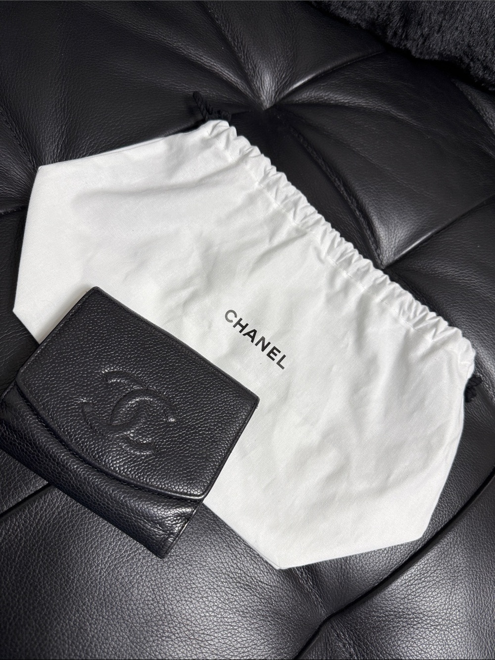 Vgt CHANEL Black Quilted Caviar Leather Small Wallet with CC Motif